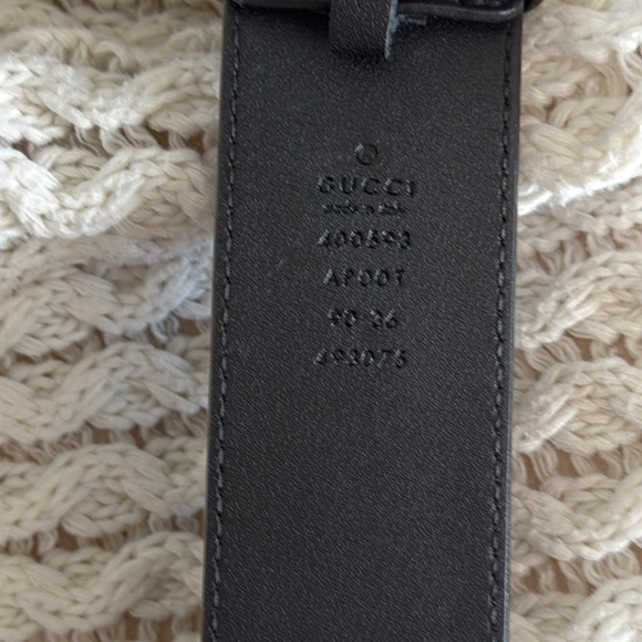 Gucci Black Leather Belt with Gold GG Emblem - Picture 8 of 8